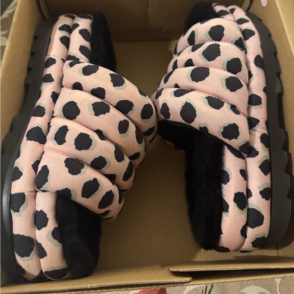 UGG slippers size 7
